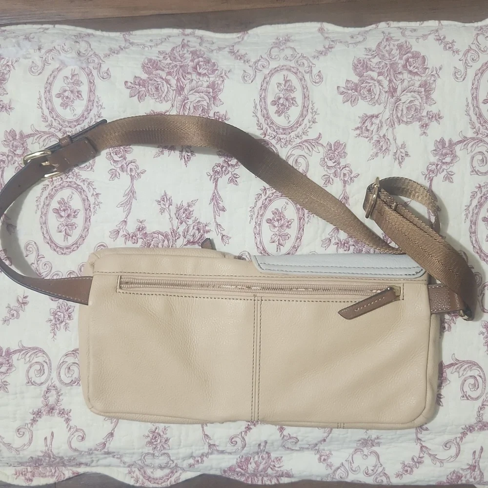 TIGNANELLO crossbody waist purse Day Travel Bag Gorpcore Athletic Gym - Picture 2 of 4